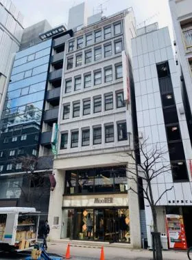 コイズミビルディングの外観