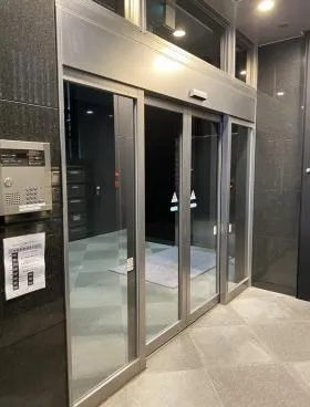 近鉄新宿御苑ビルの外観