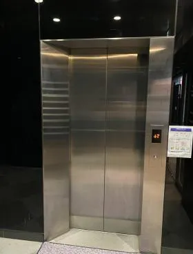 近鉄新宿御苑ビルの外観