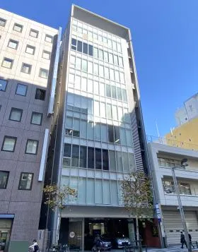 近鉄新宿御苑ビルの外観