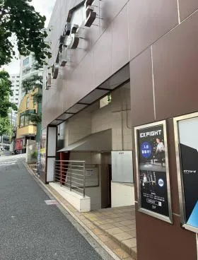 zaHOUSEビルの外観
