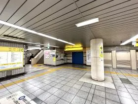 御成門駅構内