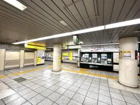 御成門駅構内