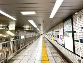 御成門駅構内