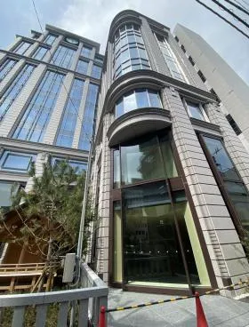 AOKI表参道ビルの外観