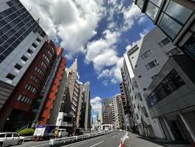 L’tia Office 代々木ビルの外観