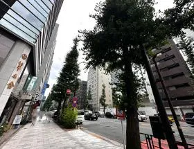 本郷通り沿いを直進する（大手町駅方面）