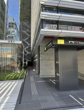 ヤンマー東京ビルの外観