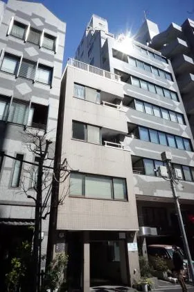 創明社ビルの外観