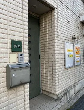 新宿払方町店舗の外観