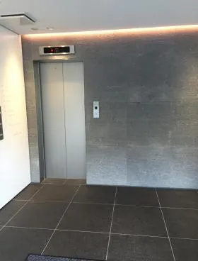 アトム青山タワーの外観