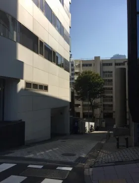 アトム青山タワーの外観
