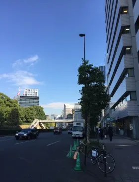 アトム青山タワーの外観