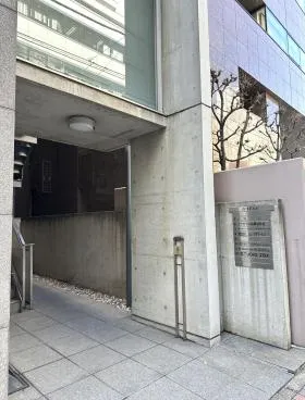 HATビルの外観