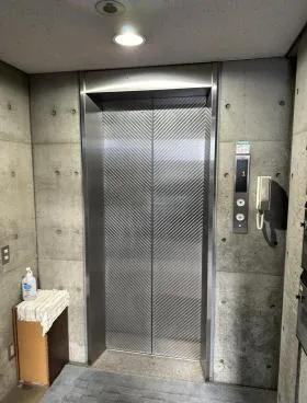 HATビルの外観