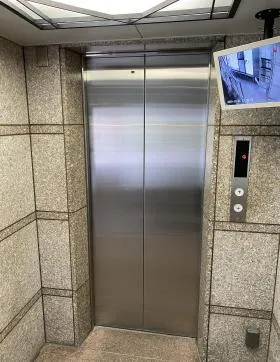 センター244ビルの外観
