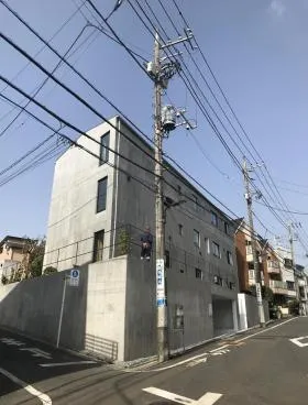 and MCの外観