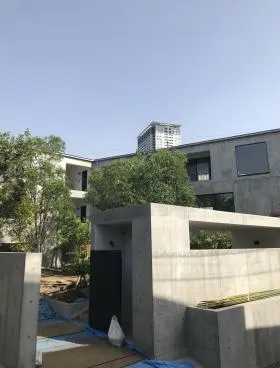 and MCの外観