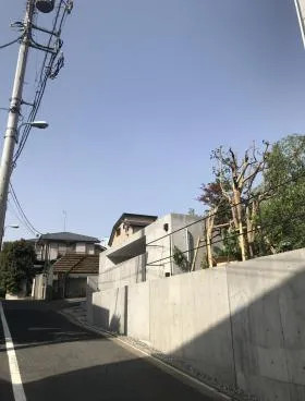 and MCの外観