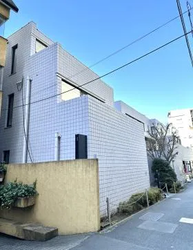 青山テラスビルの外観