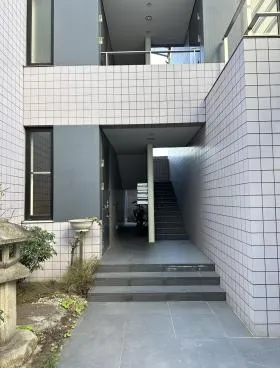 青山テラスビルの外観