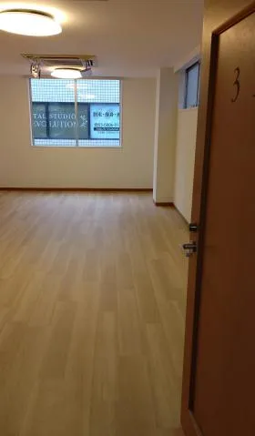 拓産ビルの外観