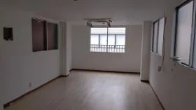 拓産ビルの外観