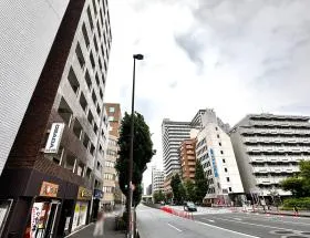 通り沿いを直進する（月島方面）