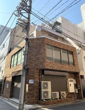 REビルの外観