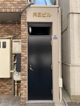 REビルの外観