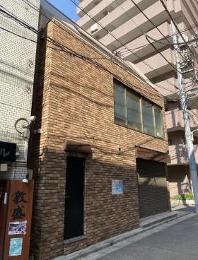 REビルの外観