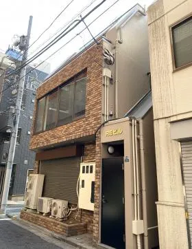 REビルの外観