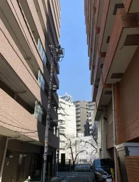 REビルの外観