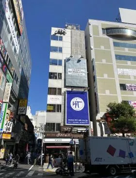 J+RサイドJビルの外観