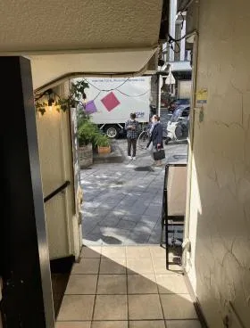 J+RサイドJビルの外観