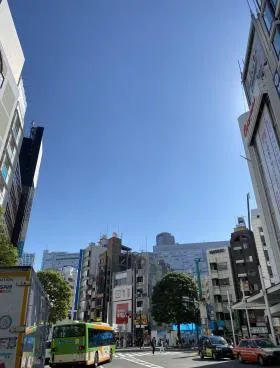 J+RサイドJビルの外観