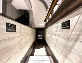 南青山ヒルフラッツの外観