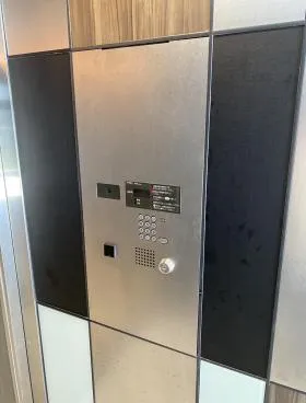 セレニティー原宿ビルの外観