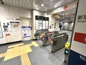 東京メトロ丸ノ内線「新宿御苑前駅」