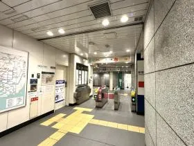 東京メトロ丸ノ内線「新宿御苑前駅」