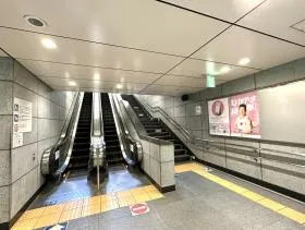 東京メトロ丸ノ内線「新宿御苑前駅」