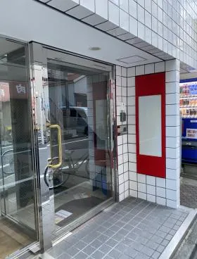 DCCビルの外観