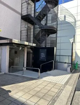 icビルの外観