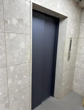 icビルの外観