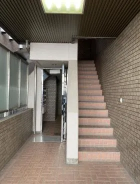 共生ビル別館の外観