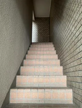 共生ビル別館の外観
