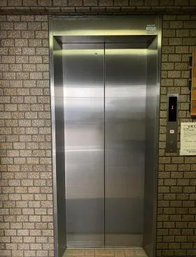 共生ビル別館の外観