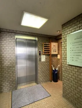 共生ビル別館の外観