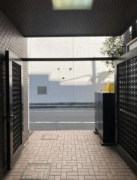 共生ビル別館の外観