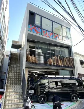KAMOSU BLDGビルの外観